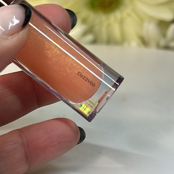 JOAH by Kiss “drinks on me collection” Top it off Plumping Lip oil color:Bellini - Picture 2 of 4